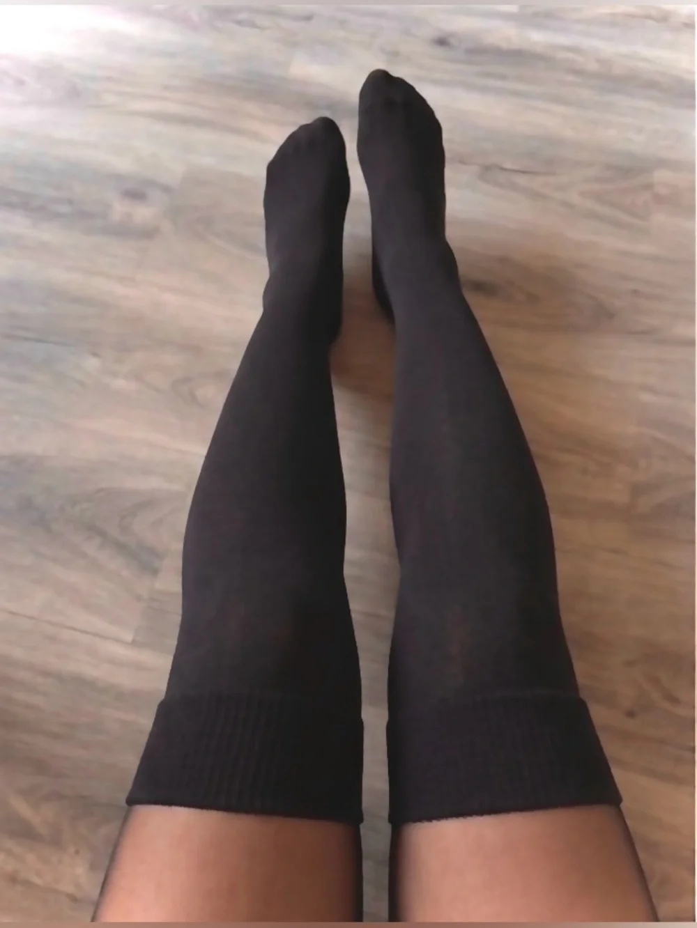 KNEE-HIGH SOCK + STOCKINGS